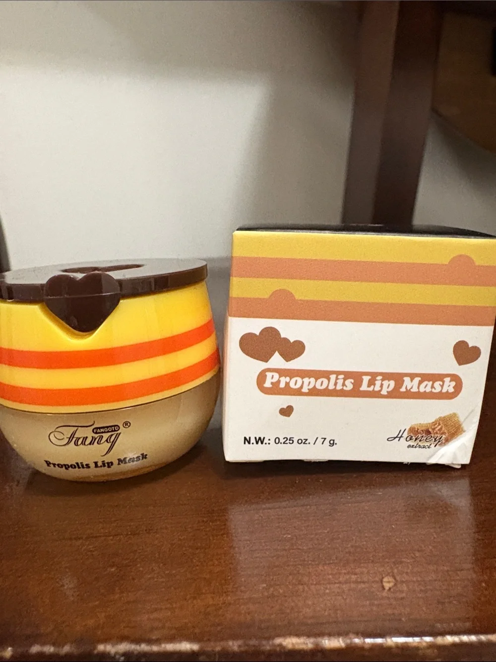 Propolis Lip Mask - Yellow & Brown Nourishing Lip Treatment